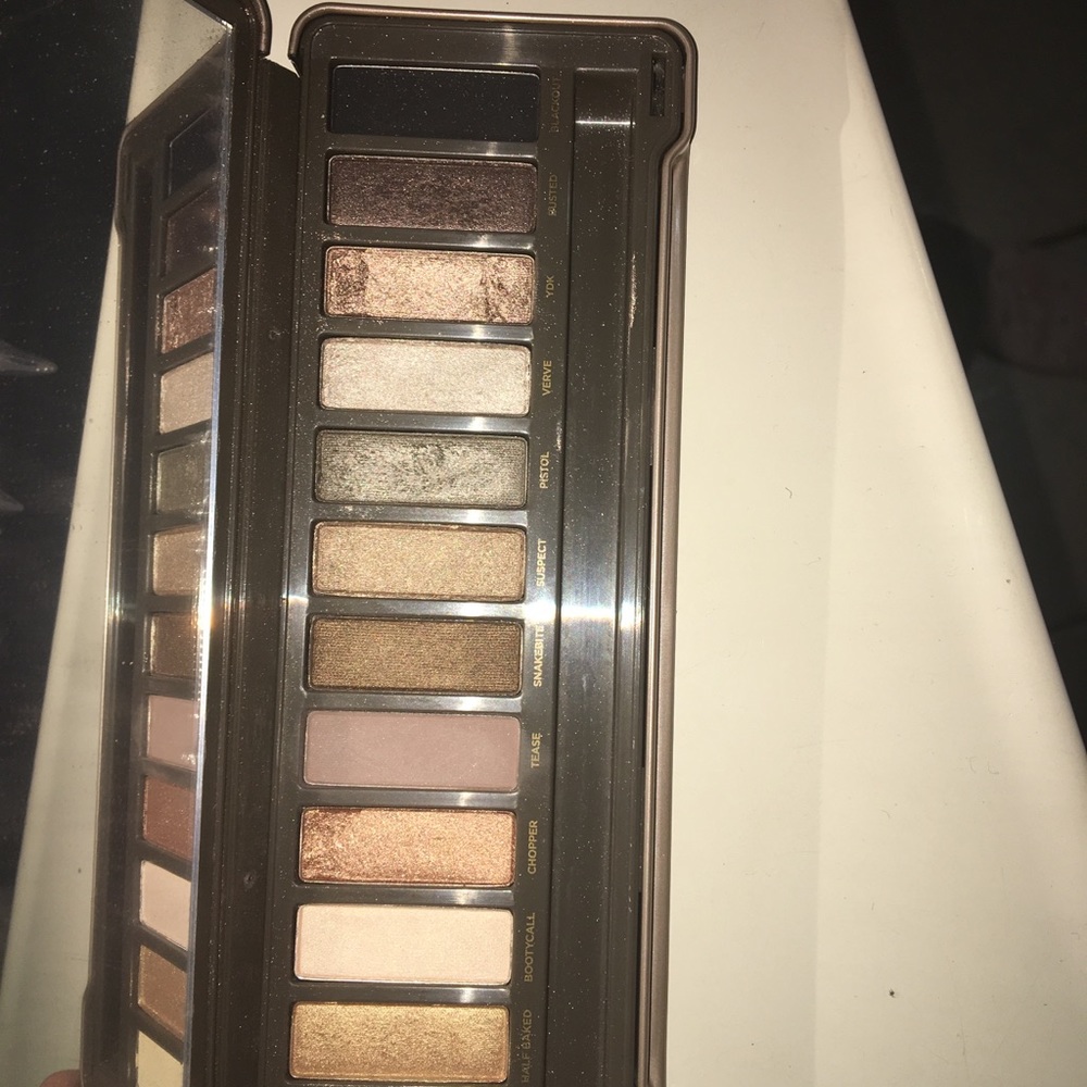Eyeshadow pallets! - Picture 4 of 8